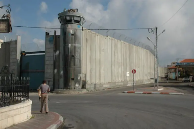 Ohne-die-beruehmte-Mauer-laeuft-hier-nichts-Laut-Presseberichten-ist-ganz-Bethlehem-voellig-ummauert-und-zu-einem-132-Ghetto-gemacht-worden