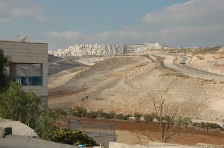 Und-auch-in-Richtung-Osten-gibt-es-keine-Mauer-sondern-nur-einen-Grenzzaun