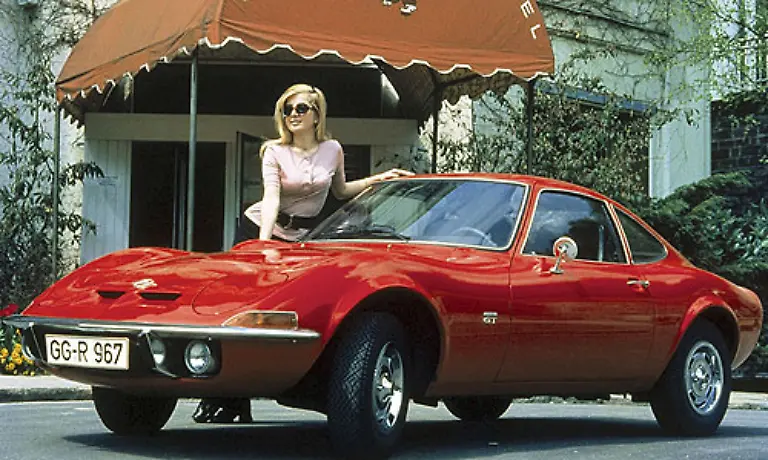 Auf-der-IAA-1965-wurde-er-dann-erstmals-als-Experimental-GT-gezeigt-Das-Design-durfte-damals-getrost-als-extravagant-und-gewagt-bezeichnet-werden-Ein-solches-Auto-gab-es-zu-dieser-Zeit-in-Europa-nicht-Allenfalls-in-den-USA-wurde-etwas-Aehnliches-gebaut