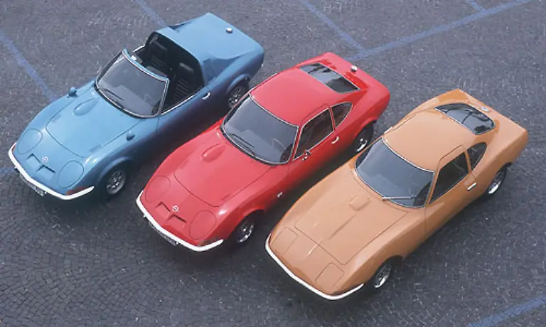 Die-Kaeuferschaft-riss-sich-um-den-GT-doch-Opel-hatte-keine-Produktionskapazitaeten-frei-So-wenig-hatte-man-damit-gerechnet-Mehr-als-die-Haelfte-der-Gesamtproduktion-wurde-in-die-USA-verschifft-wo-Opel-unter-dem-eigenen-Markennamen-den-GT-verkaufen-durfte