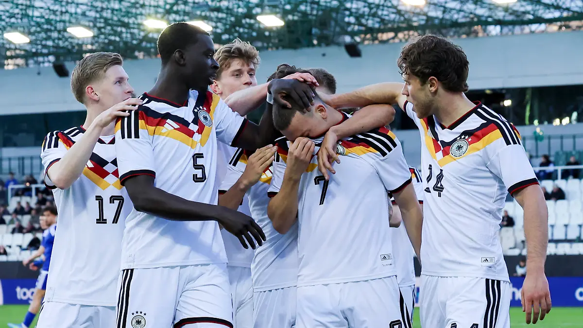 Said-El-Mala-Germany-bejubelt-seinen-Treffer-mit-den-Teamkollegen-UEFA-U21-EURO-2027-Qualifier-Greece-v-Germany-Apostolos-Nikolaidis-Stadion-am-31-March-2026-in-Athens-Grichenland-Foto-von-Marco-Steinbrenner-DeFodi-Images-Said-El-Mala-Germany-celebrates-his-goal-with-teammates-UEFA-U21-EURO-2027-Qualifier-Greece-v-Germany-Apostolos-Nikolaidis-Stadium-March-31-2026-in-Athens-Greece