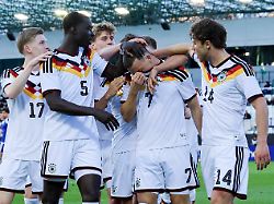 "Ein wunderbarer Schuss": El Mala trifft sehenswert für DFB-Junioren - und muss Tränen trocknen