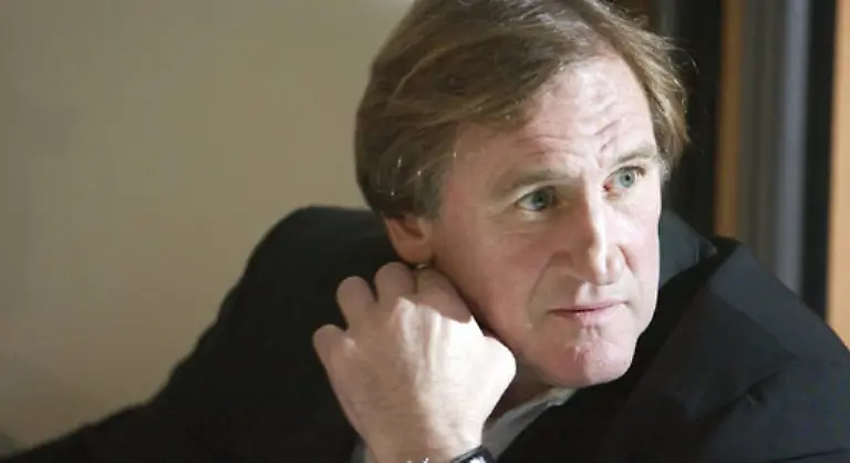 Hinter-seiner-burschikosen-und-klobigen-Erscheinung-erahnt-man-alle-Abgruende-der-menschlichen-Seele