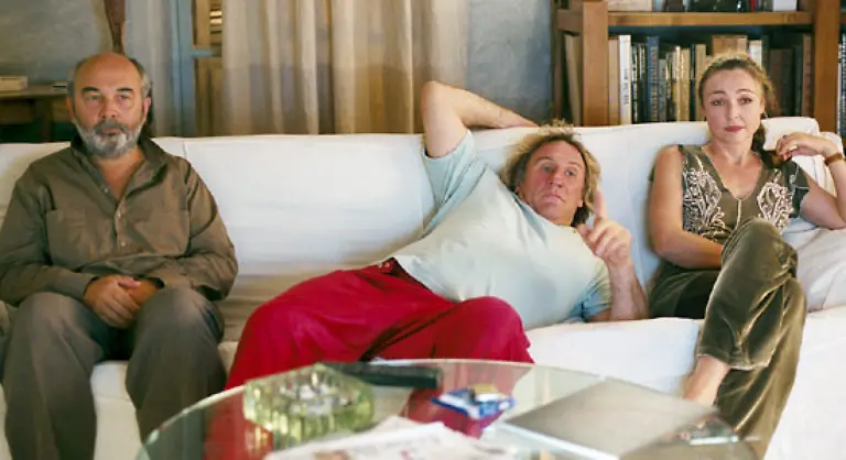 Die-heimische-Presse-nennt-ihn-deshalb-auch-Monster-des-franzoesischen-Kinos-von-denen-Frankreich-neben-Gabin-und-Belmondo-nur-wenige-hervorgebracht-hat