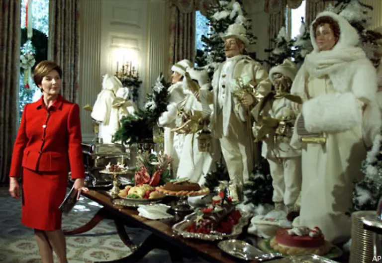 Motto-der-Weihnachtsdeko-im-Weissen-Haus-ist-2001-Home-for-the-Holidays-also-etwa-Ueber-die-Feiertage-nach-Hause-aber-auch-Die-Heimat-der-Feiertage