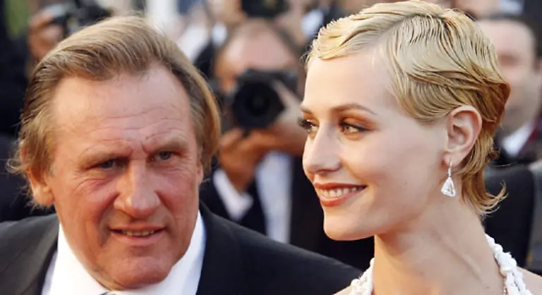 Seine-Leidenschaft-fuer-Frauen-sicherte-ihm-regelmaessig-Schlagzeilen-auf-den-Titelseiten-der-Boulevard-Presse