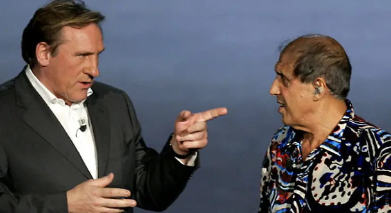 Der-ueber-1-80-Meter-grosse-und-schwergewichtige-Schauspieler-er-soll-zwischen-100-und-120-Kilo-auf-die-Waage-bringen