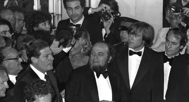 Doch-im-Mittelpunkt-steht-die-Filmarbeit-In-knapp-40-Jahren-hat-er-mehr-als-140-Filme-gedreht