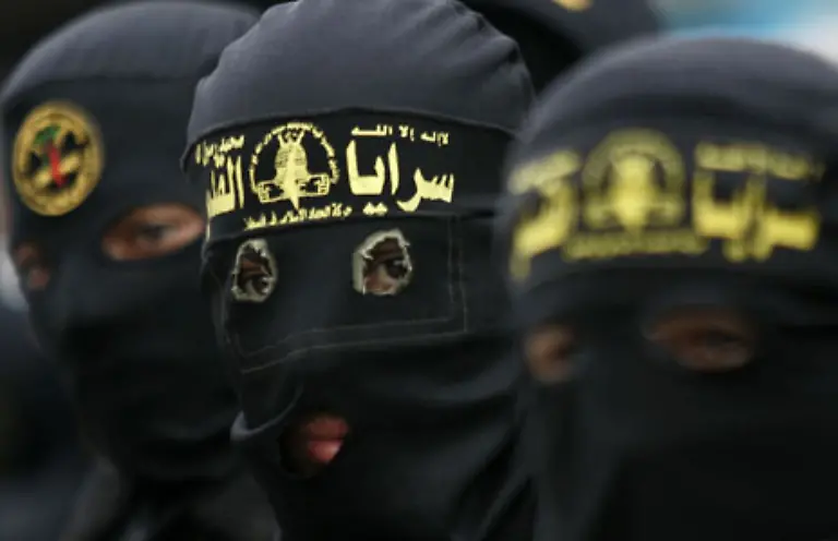 Die-Militanten-zeigten-sich-unbeeindruckt-Allein-seit-dem-von-der-Hamas-verkuendeten-Ende-der-Waffenruhe-vor-einer-Woche-fielen-mehr-als-200-Raketen-auf-Suedisrael
