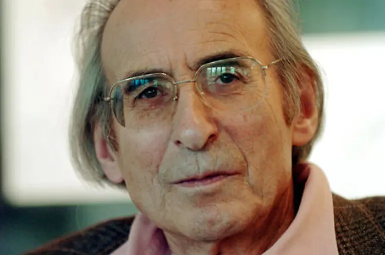 Peter-Ruehmkorf-einer-der-bedeutendsten-deutschsprachigen-Autoren-der-Gegenwart-starb-am-8-Juni-im-Alter-von-78-Jahren-an-Krebs-Er-war-fuer-seine-virtuosen-Wortspielereien-bekannt