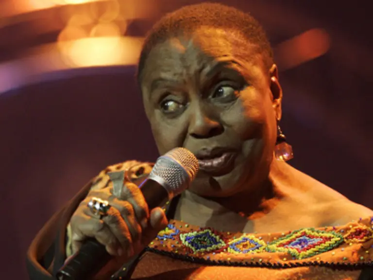 Suedafrikas-Musikstar-Miriam-Makeba-erlag-am-9-November-in-einer-Klinik-in-Sueditalien-im-Alter-von-76-Jahren-einem-Herzinfarkt