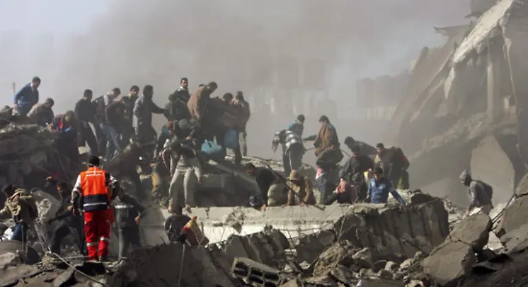 Auch-das-Hauptquartier-der-Hamas-Regierung-in-der-Stadt-Gaza-wurde-schwer-beschaedigt-Dabei-konnten-offenbar-zahlreiche-Gefangene-entkommen