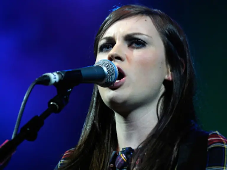 Amy-Macdonald-kann-ihren-Single-Erfolg-This-Is-The-Life-mit-dem-gleichnamigen-Album-bestaetigen-Platz-acht