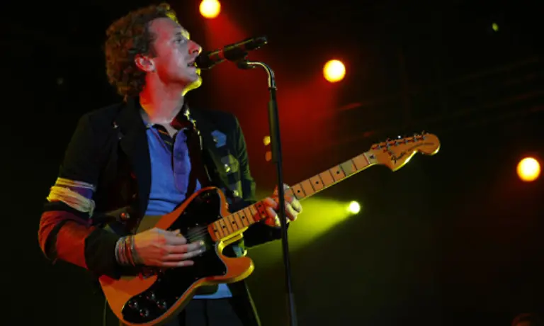 Ruhiger-lassen-es-die-Softrocker-von-Coldplay-angehen-Mit-ihrem-vierten-Studioalbum-Viva-la-Vida-or-Death-And-All-His-Friends-landet-die-Band-um-Chris-Martin-auf-Platz-sechs