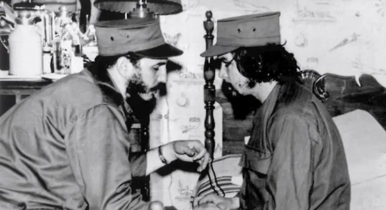 Castro-geht-nach-Mexiko-ins-Exil-Dort-trifft-er-einen-anderen-Berufsrevolutionaer-Ernesto-Che-Guevara