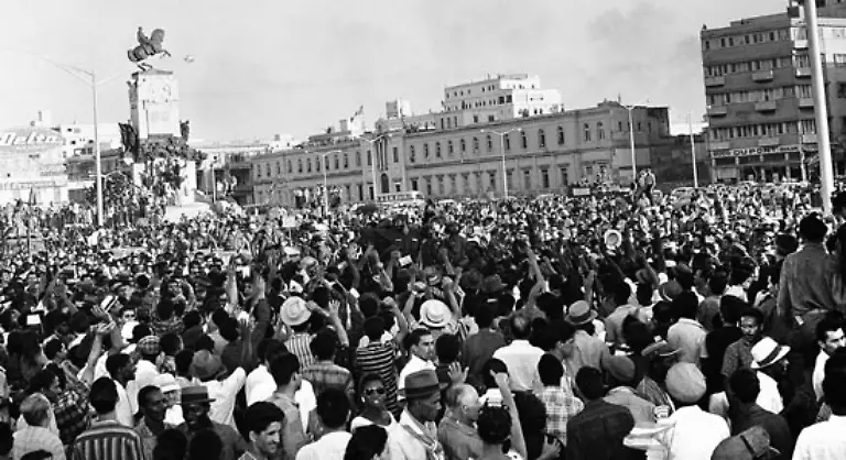 Am-8-Januar-zieht-Castro-in-Havanna-ein-um-den-Sieg-offiziell-zu-verkuenden-Jetzt-beginnen-die-Prozesse-die-Hinrichtungen-die-standrechtlichen-Erschiessungen-denen-auch-Batista-Gegner-zum-Opfer-fallen