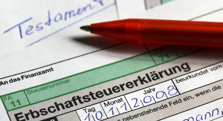ERBSCHAFTSSTEUER-Witwer-Witwen-eingetragene-Lebenspartner-und-Kinder-koennen-ein-Wohnhaus-steuerfrei-erben-oder-geschenkt-bekommen-wenn-sie-dieses-zehn-Jahre-lang-weiter-bewohnen