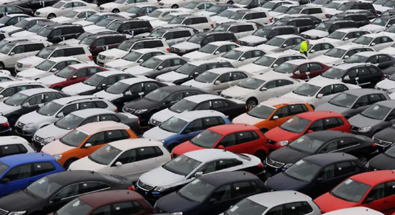 KFZ-STEUER-Kaeufer-eines-neuen-Autos-werden-von-der-Kfz-Steuer-befreit-wenn-ihr-Fahrzeug-bis-Ende-Juni-2009-erstmals-zugelassen-wird-Die-Kfz-Steuer-entfaellt-ein-Jahr-lang-fuer-alle-Neuwagen