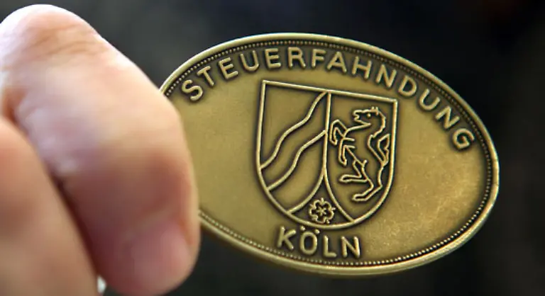 STEUERHINTERZIEHUNG-Die-Verfolgung-von-Steuerstraftaten-in-besonders-schweren-Faellen-verjaehrt-erst-nach-zehn-Jahren-Das-ist-eine-Verdoppelung-der-Frist-Darunter-fallen-etwa-die-Verkuerzung-der-Steuerlast-und-die-Nutzung-falscher-Belege