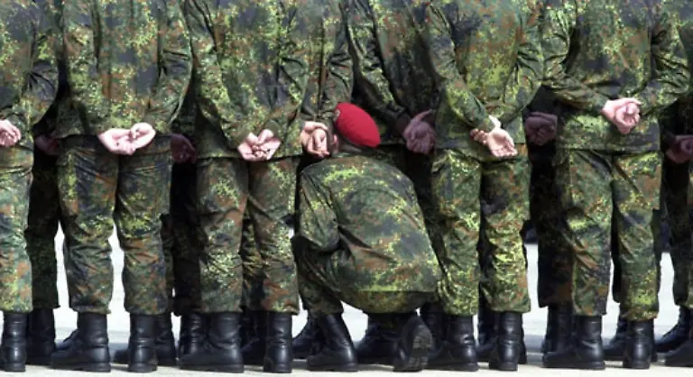ZEITSOLDATEN-Die-75-000-Zeitsoldaten-die-bei-der-Bundeswehr-vor-dem-1-Januar-2006-angefangen-haben-und-deren-Dienstzeit-nach-dem-31-Dezember-2008-endet-koennen-mit-einem-Steuerbonus-rechnen