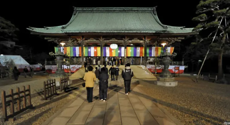 Fuer-die-Japaner-begann-das-Jahr-des-Ochsen-Mit-den-groessten-Ansturm-erlebt-der-Meiji-Schrein-in-Tokio