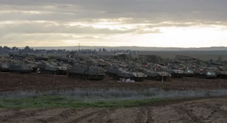 Unterdessen-standen-seit-Tagen-an-der-Grenze-zum-Gazastreifen-israelische-Bodentruppen-bereit