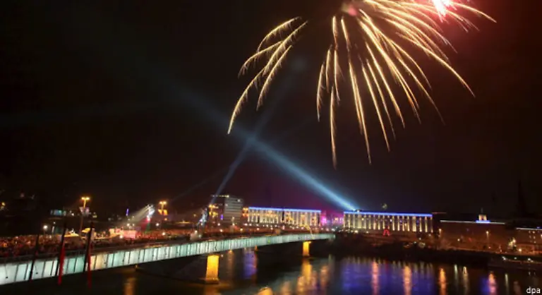 Feuerwerk-in-der-zweiten-Kulturhauptstadt-Europas-Linz
