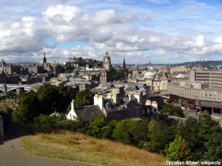 Auf-Geheiss-seines-Vaters-wurde-Darwin-nach-seinem-Schulbesuch-zum-Medizinstudium-in-Edinburgh-gezwungen