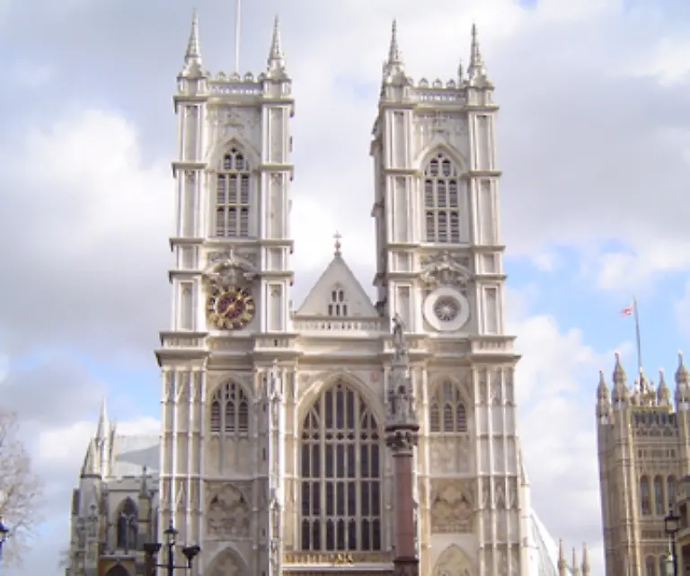 Er-wurde-wegen-seiner-grossen-Verdienste-fuer-die-Wissenschaft-am-26-April-1882-in-der-Westminster-Abbey-in-London-mit-einem-Staatsbegraebnis-bestattet