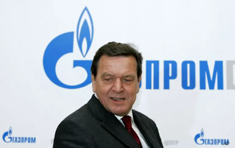 Mit-Altkanzler-Gerhard-Schroeder-bekam-der-staatlich-kontrollierte-Konzern-prominente-Unterstuetzung