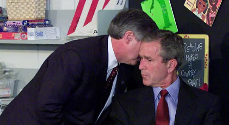 Dass-Bush-fuehren-kann-bewies-er-nach-dem-11-September-Die-ersten-Bilder-die-ihn-verunsichert-zeigten-blieben-zwar-lange-im-Gedaechtnis