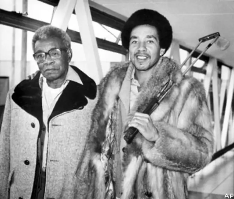 All-over-the-world-all-through-the-races-all-through-everything-Motown-bridged-a-gap-and-I-m-so-proud-of-that-huldigt-William-Smokey-Robinson-dem-legendaeren-Plattenlabel-das-am-12-Januar-2009-seinen-50-Geburtstag-begeht