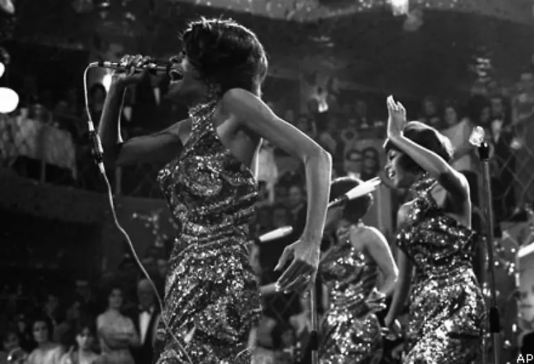 Die-Bruecke-von-der-er-spricht-ist-die-zwischen-schwarzer-Soul-Musik-und-einem-weissen-Publikum-Motown-macht-schwarze-Musik-salonfaehig