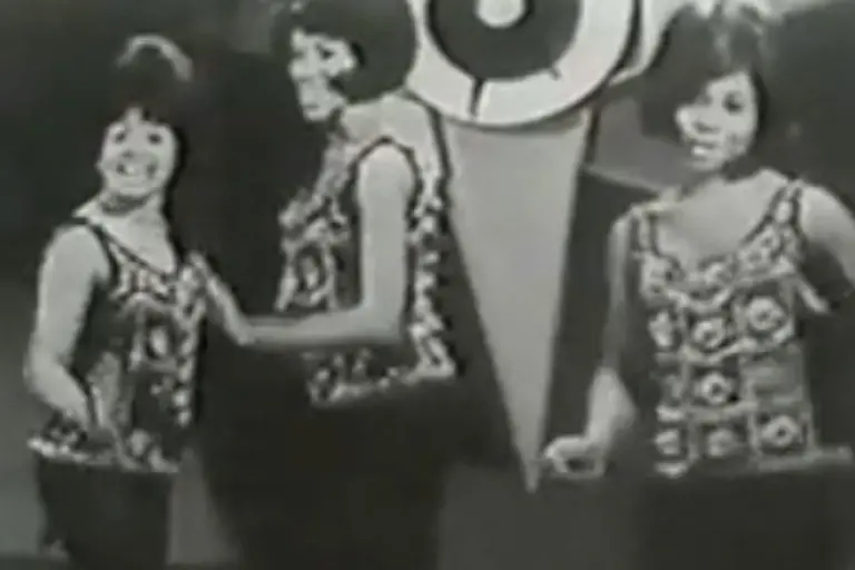 Den-ersten-Nummer-Eins-Hit-in-den-Billboard-Charts-bringen-The-Marvelettes-mit-Mr-Postman