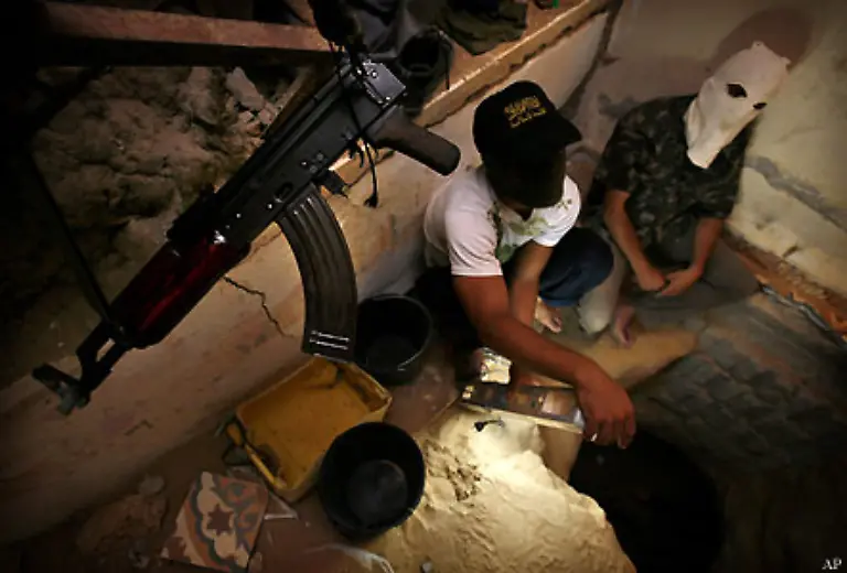 Den-Waffenschmuggel-ueberliessen-sie-der-Hamas-die-eigene-Stollen-betrieb-durch-die-immer-mehr-Waffen-und-Munition-in-den-Streifen-gelangten