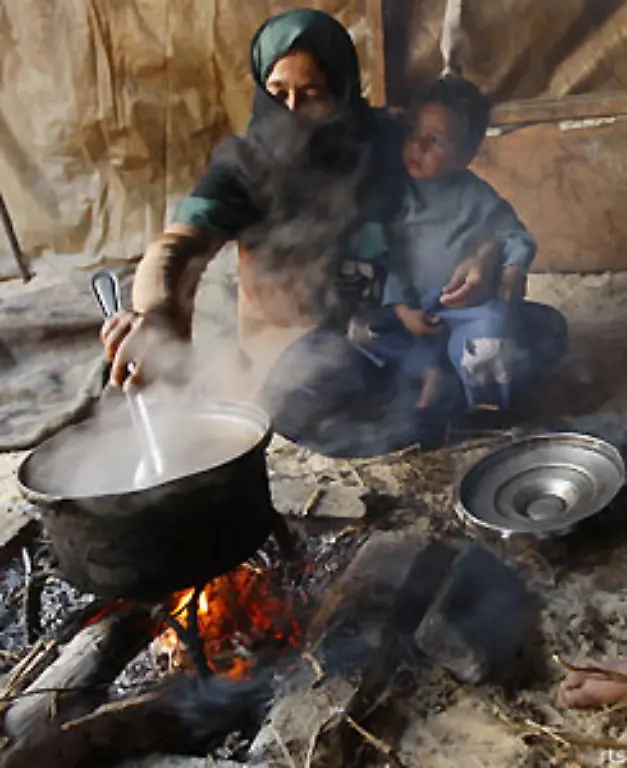 Wegen-des-Gasmangels-kochen-viele-Menschen-im-Gazastreifen-inzwischen-auf-offenen-Feuern