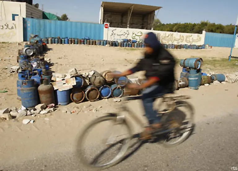 Inzwischen-sollen-palaestinensische-Ingenieure-auch-eine-spezielle-Pipeline-konstruiert-haben-die-es-ermoeglicht-aegyptisches-Gas-durch-den-Tunnel-unter-der-Grenze-hindurchzuleiten-Die-Lieferung-groesserer-Gas-Mengen-war-wohl-geplant
