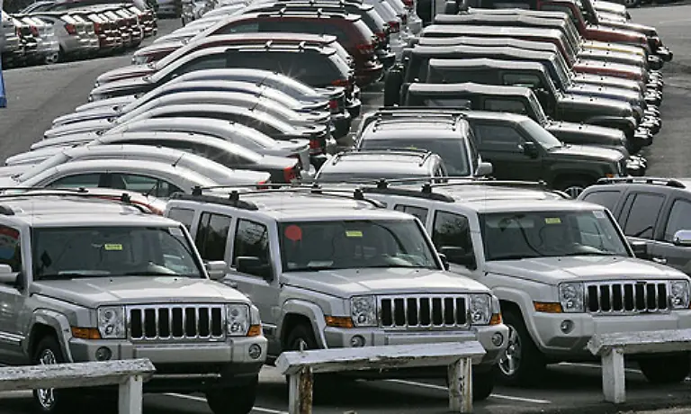 Der-Grund-ist-die-Absatzkrise-auf-dem-US-Markt-Im-vergangenen-Jahr-mussten-die-US-Hersteller-zweistellige-Rueckgaenge-beim-Verkauf-hinnehmen-Ford-verkaufte-21-GM-23-und-Chrysler-gar-31-Prozent-weniger-Autos