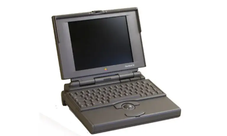 1991-begann-die-Erfolgsgeschichte-des-Powerbook-dem-ersten-richtigen-Laptop-Mit-weniger-als-drei-Kilo-Gewicht-einem-Trackball-grossem-Display-und-langer-Batterielaufzeit-war-es-konkurrenzlos-Innerhalb-von-zwei-Jahren-wurden-ueber-zwei-Millionen-verkauft