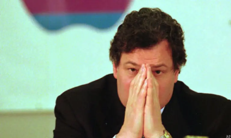 Trotz-guter-Mac-Verkaeufe-ging-es-mit-dem-Unternehmen-aufgrund-einiger-Fehlentscheidungen-aber-bergab