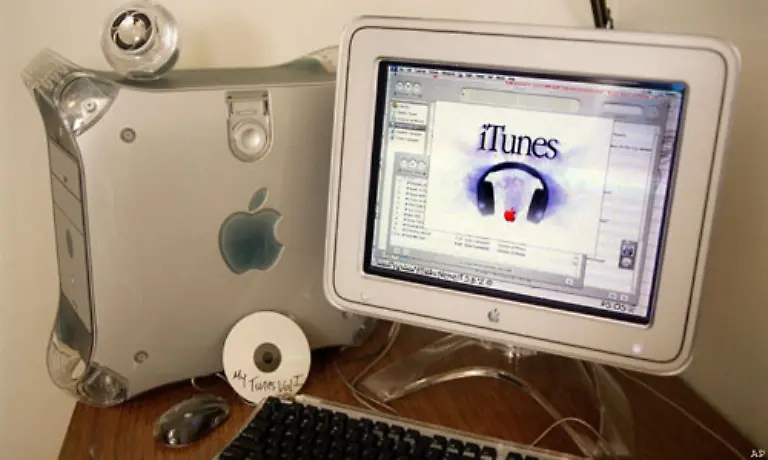 Doch-Jobs-wetzte-die-Scharte-wieder-aus-Er-praesentierte-die-Musikverwaltungssoftware-iTunes-die-hervorragend-die-Videoschnittware-iMovie-ergaenzte-Digital-Lifestyle-war-das-Motto