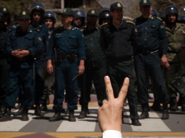Anti-saudische Demonstrationen im Iran: Teheran versucht die Protestwelle zu kanalisieren.