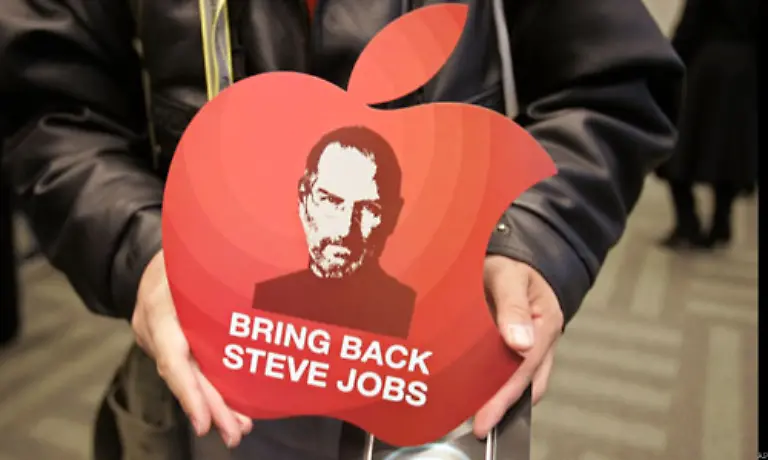 Die-Apple-Gemeinde-wartet-jetzt-auf-neue-Nachrichten-von-Steve-Jobs-bangt-um-den-Mann-der-es-tatsaechlich-geschafft-hat-die-Welt-ein-wenig-zu-veraendern-Hoffentlich-feiert-er-bald-erneut-ein-Comeback-Nicht-nur-seine-Fans-wuerden-sich-freuen