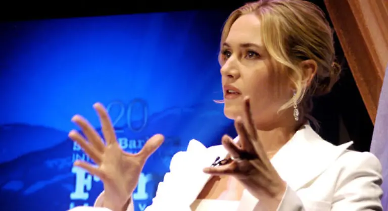 Sie-versucht-Frank-davon-zu-ueberzeugen-alles-hinzuschmeissen-und-nach-Paris-auszuwandern