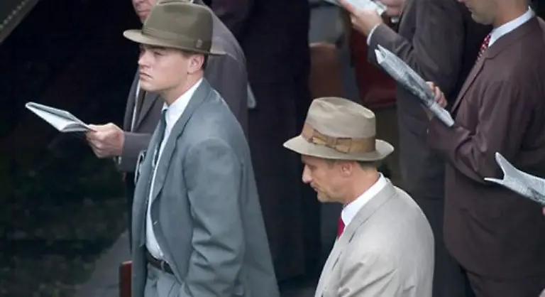 Frank-ist-trotz-seiner-Ambitionen-nur-einer-der-namenlosen-Pendler-die-jeden-Tag-die-Vorortzuege-bevoelkern