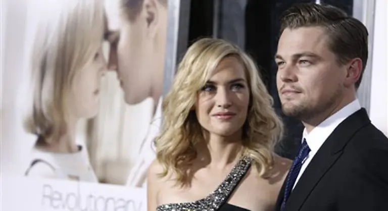 Nur-ein-Aussenseiter-der-als-Psychopath-abgekanzelte-Sohn-der-bigotten-Maklerin-Helen-sagt-dem-Paar-die-Wahrheit-auf-drastische-Art-und-Weise