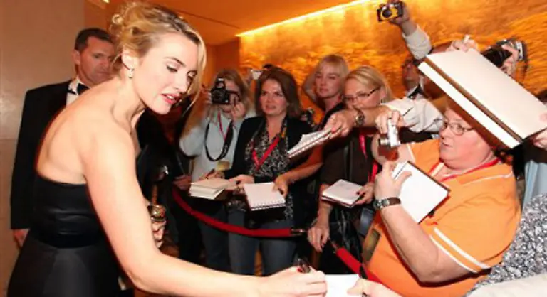 Die-Filmversion-des-deutschen-Bestseller-Romans-Der-Vorleser-von-Bernhard-Schlink-wird-in-den-kommenden-Wochen-in-den-USA-fuer-Gespraechsstoff-sorgen-sollten-die-US-Kritiker-mit-ihren-Prognosen-recht-behalten