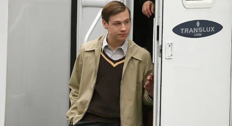 Der-juengst-zum-deutschen-Shooting-Star-2008-ernannte-Krabat-Darsteller-David-Kross-18-spielt-den-15-Jahre-alten-Schueler-Michael-Berg-der-sich-im-Nachkriegsdeutschland