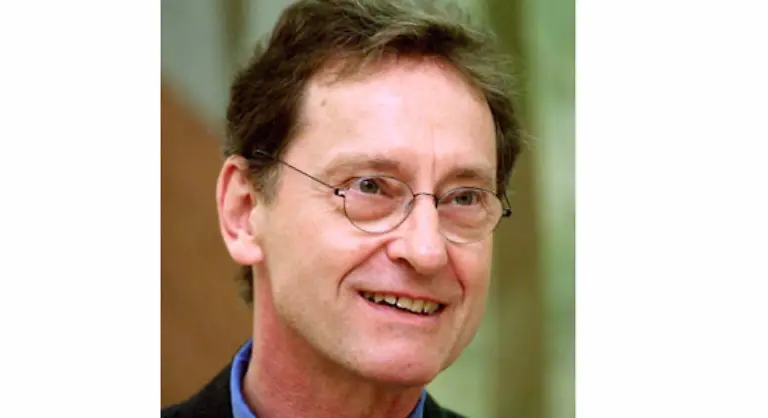 waehrend-ein-Kritiker-der-Los-Angeles-Times-bemaengelt-dass-dem-Film-die-emotionale-Lebendigkeit-und-Intensitaet-der-Buchvorlage-fehlen-Foto-Autor-Bernhard-Schlink