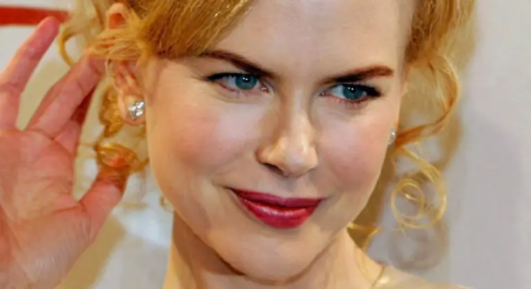 Die-Umsetzung-verlief-nicht-reibungslos-schon-kurz-nach-dem-Drehstart-im-Herbst-2007-gab-es-Probleme-Urspruenglich-sollte-Nicole-Kidman-die-Hauptrolle-uebernehmen-sagte-das-Projekt-dann-aber-wegen-ihrer-Schwangerschaft-ab